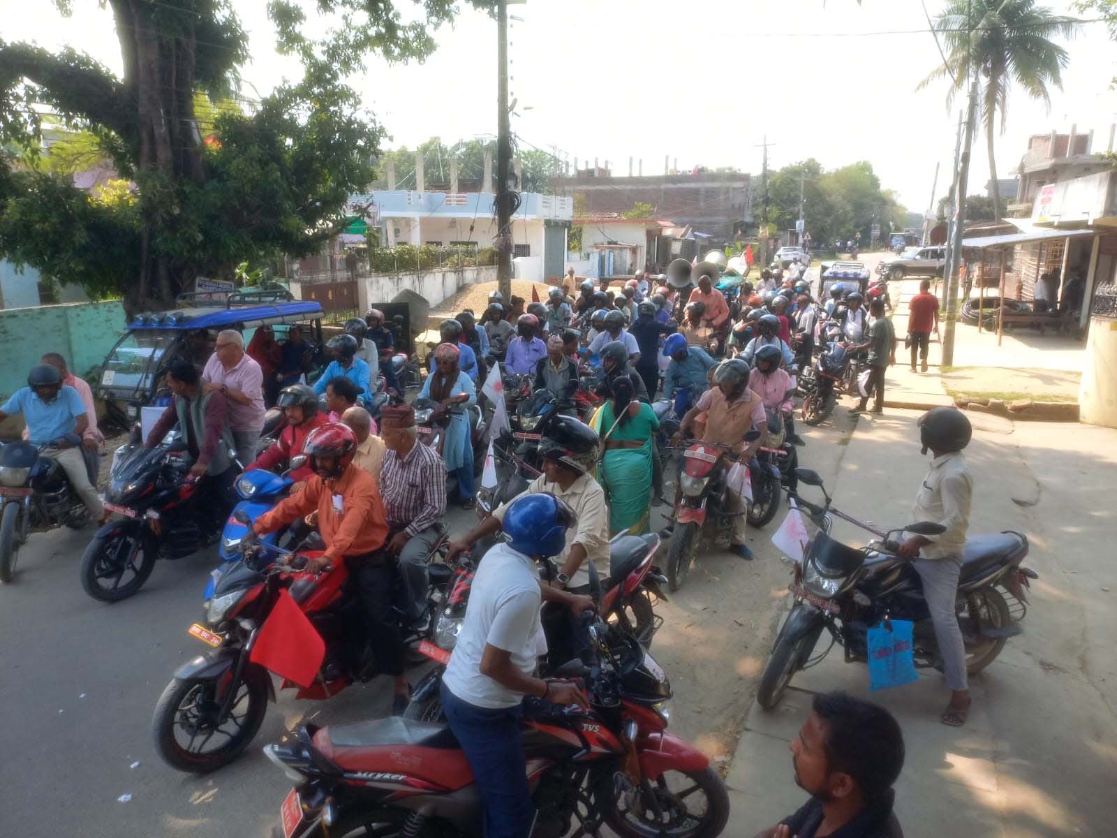 सप्तरीमा गणतन्त्रको समर्थनमा एमालेद्वारा मोटरसाइकल ¥याली